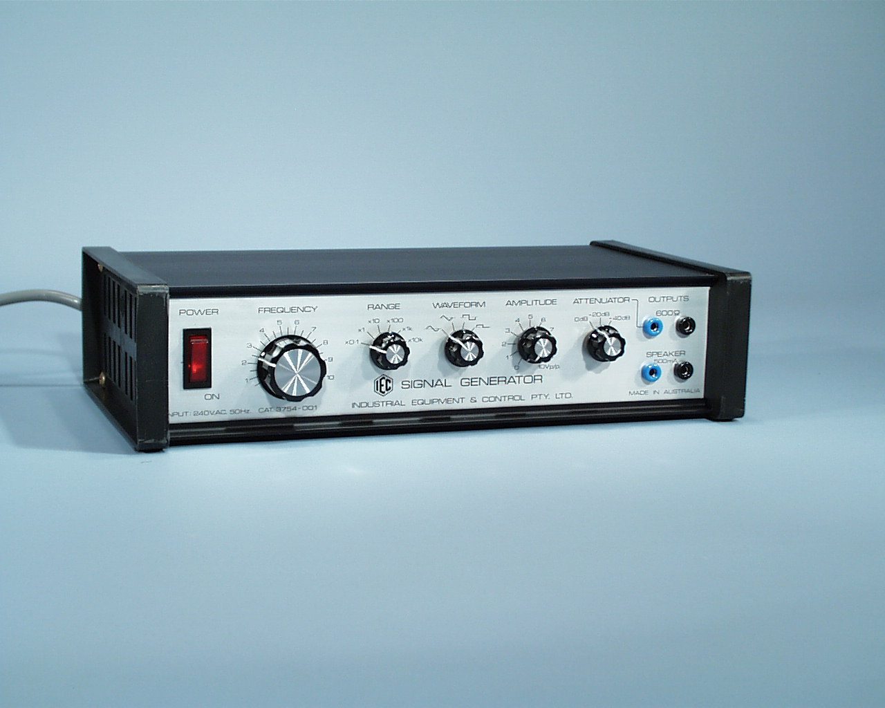 Signal Generator :The Logical Interface: Science laboratory equipment ...